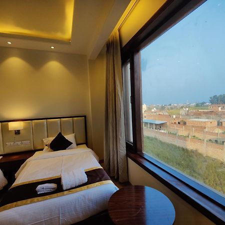 Mds Royal Resort Tulsipur Eksteriør billede