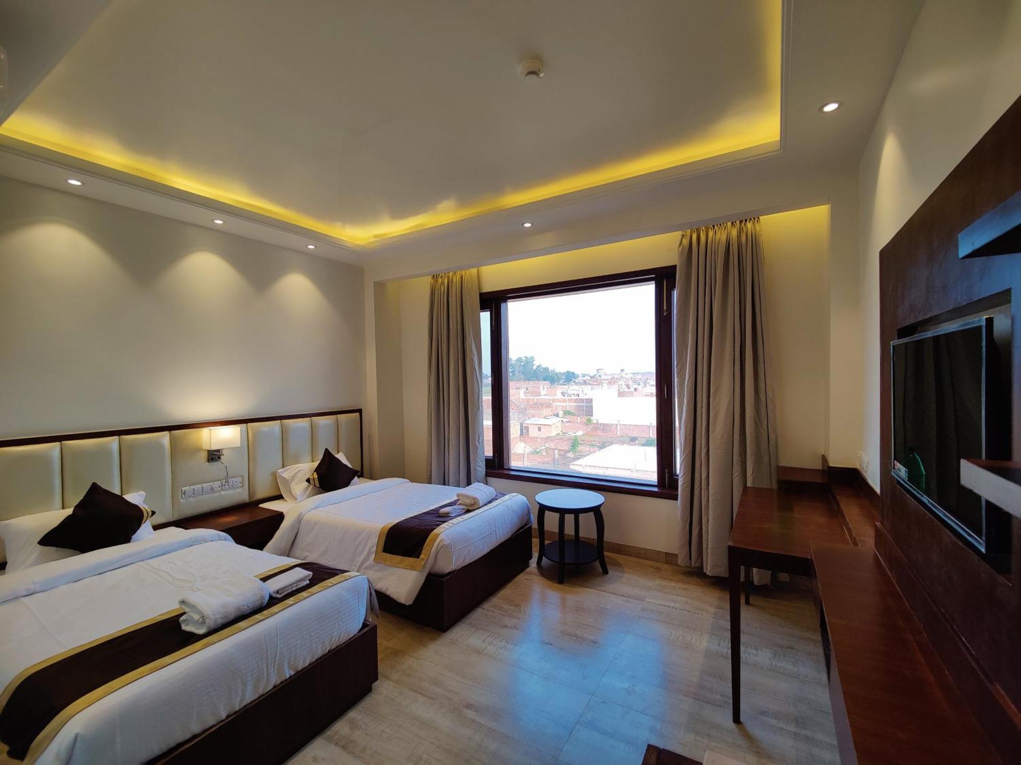 Mds Royal Resort Tulsipur Eksteriør billede